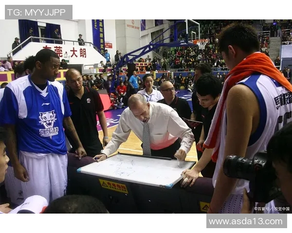 成都篮球队的防守反击战术解析与深度剖析 成都篮球队的防守反击战术解析与深度剖析