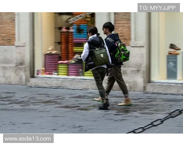 李敏的滑板人生:从街头少年到极限运动的追梦者 李敏的滑板人生:从街头少年到极限运动的追梦者